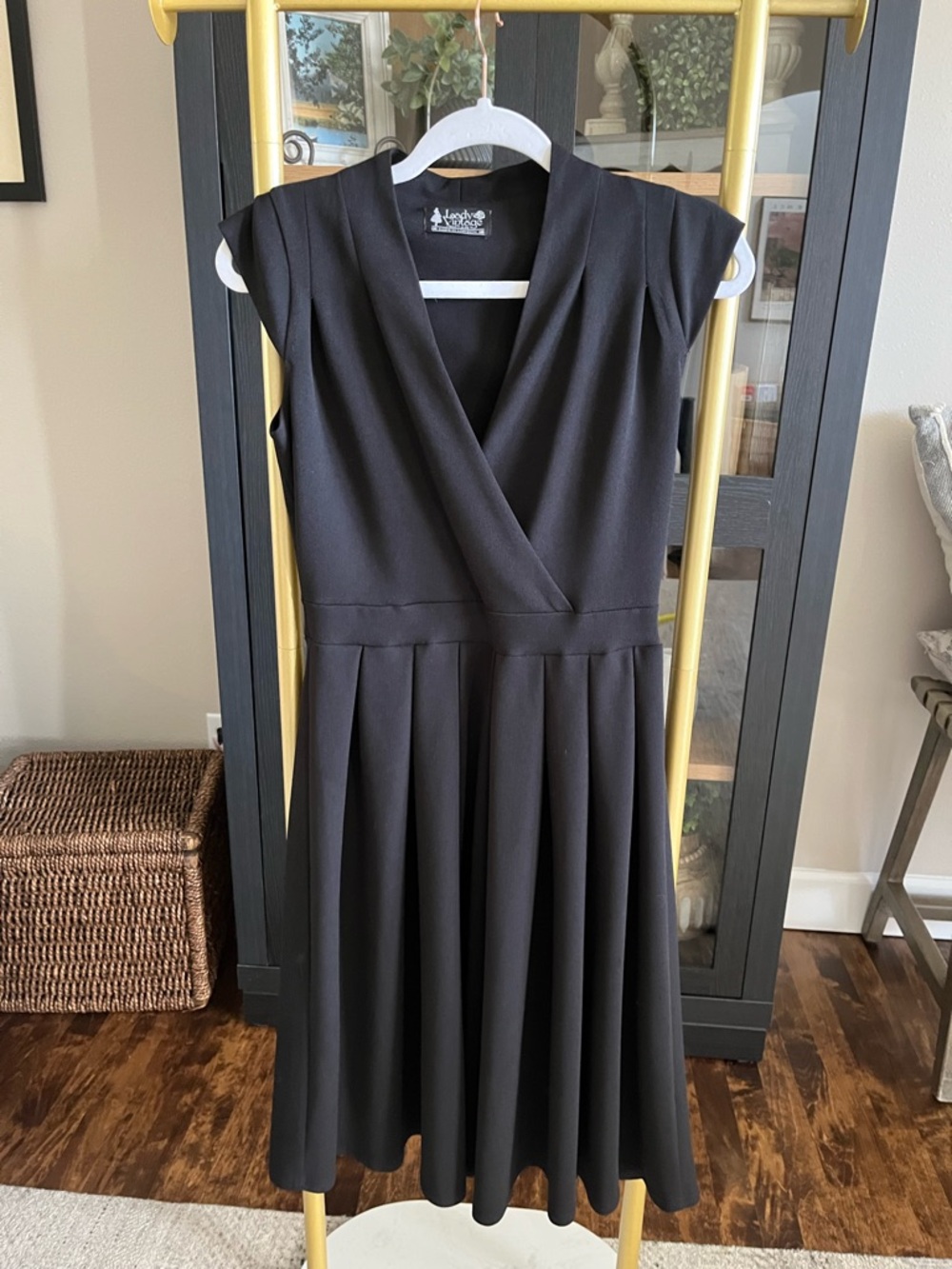 Lady vintage London Black Faux-Wrap Midi fit & flare Dress